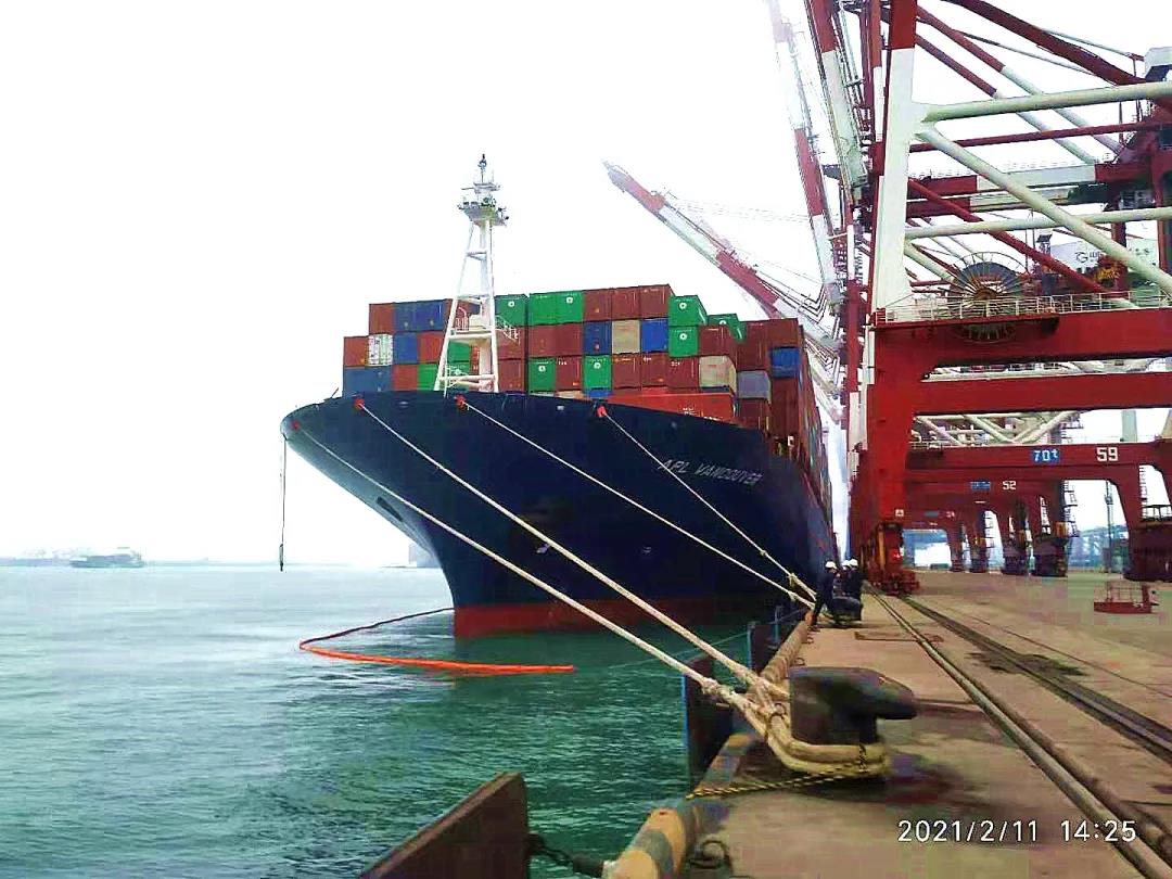 328米长大集装箱船惊现5米裂缝，已返航青岛进行货物转移及维修作业